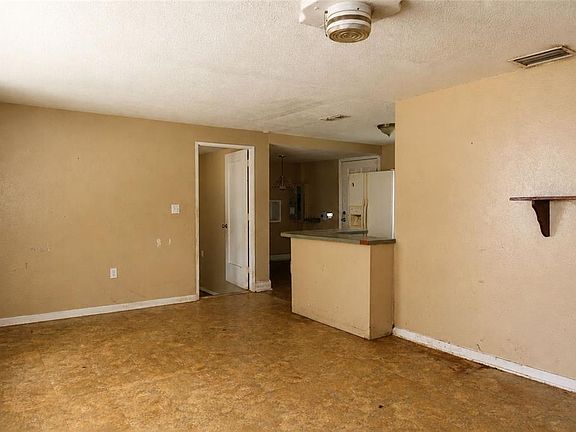 2nd image of 1208 Cherry Ln