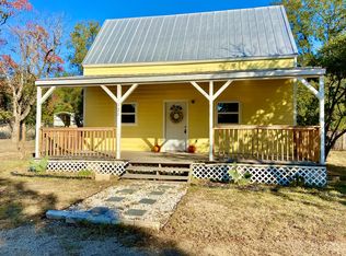 121 Eickenroht Rd, Ingram, TX 78025