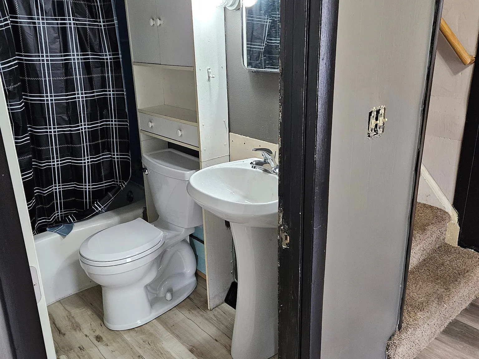 Charming Smaller 2 bedroom in Charles City | 414 S Iowa St | Available 11/1/2026 — Photo 4