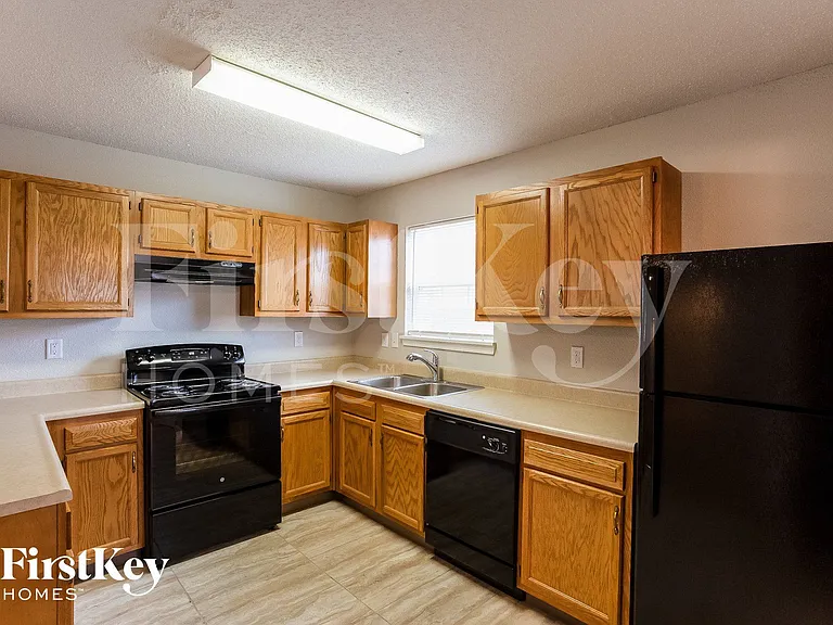 10320 Liverpool Way — Photo 4