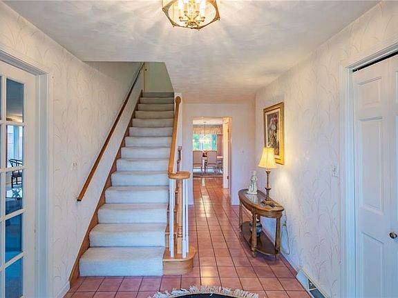 5th image of 301 Churchill Dr