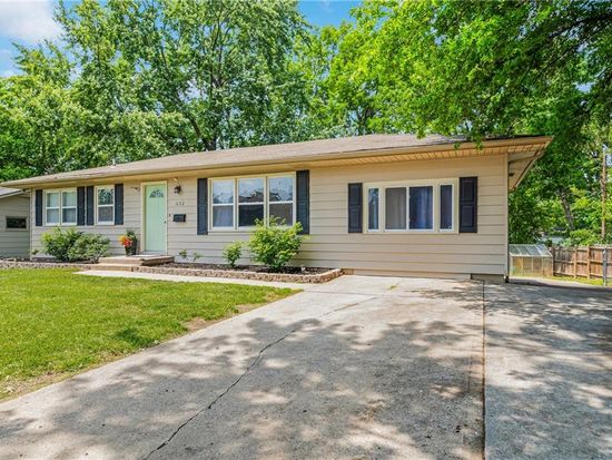602 SW 2nd St, Lees Summit, MO 64063