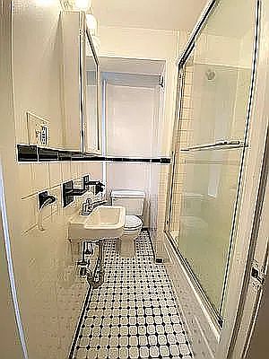 4th image of 203 E 27th St APT 50