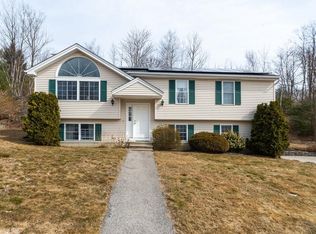 2 Ledgewood Ln, Worcester, MA 01609