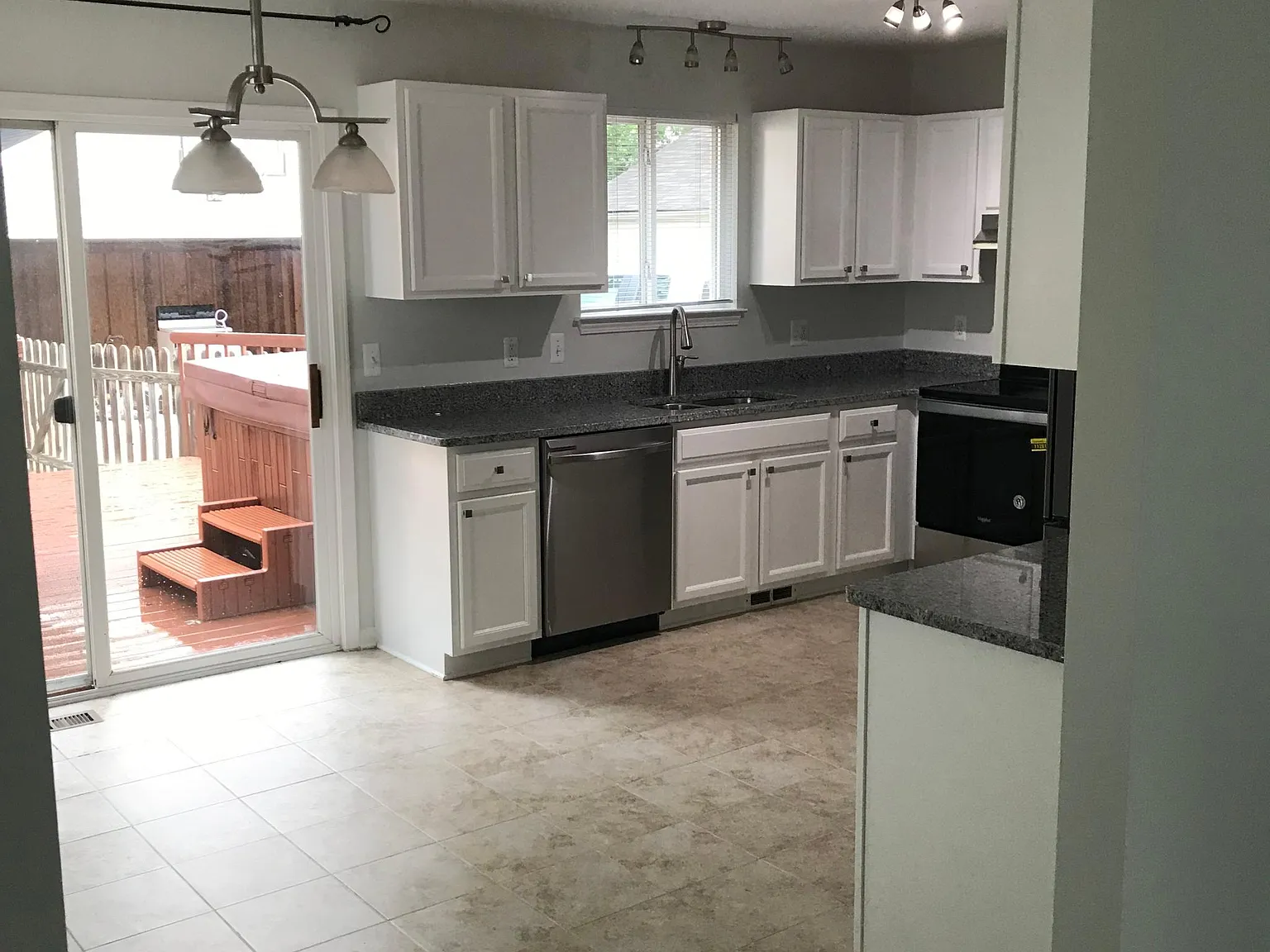 3 bed, 1.5 bath, 1368 sqft, $2,600 — Photo 3