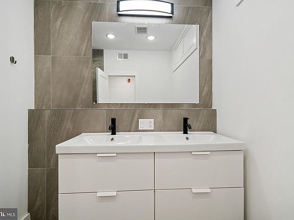 4th image of 4117 Westminster Ave #2