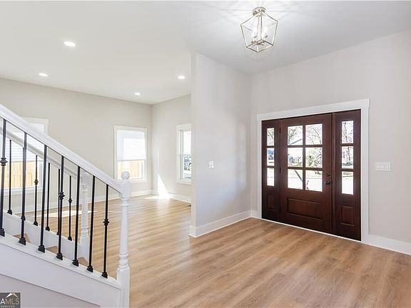 5th image of 3286 Bachelor St