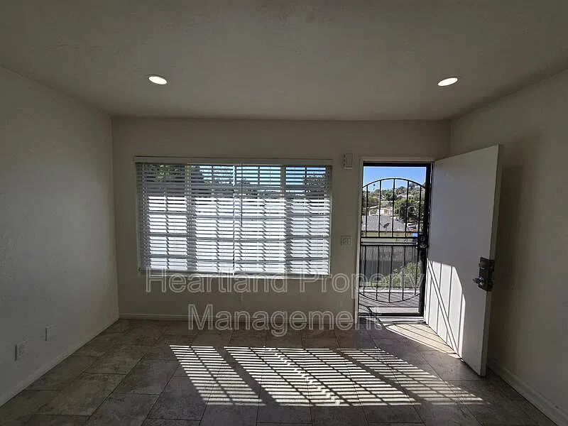 2 bed, 1.0 bath, 838 sqft, $1,995 — Photo 2
