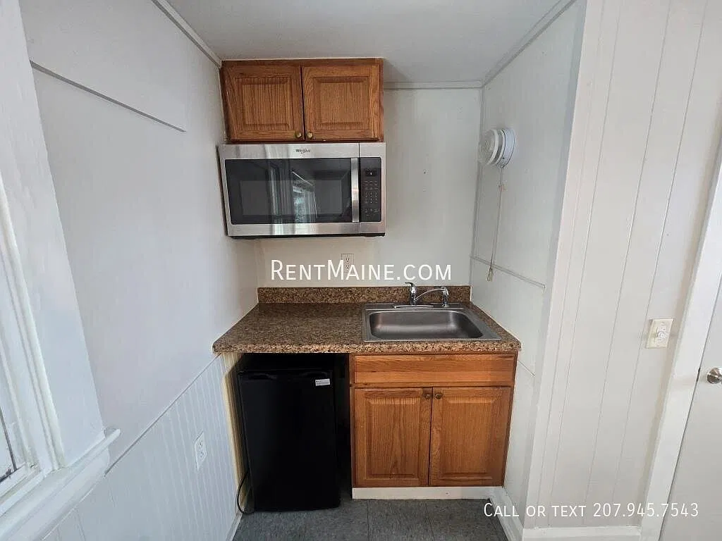 Studio, $875 — Photo 4