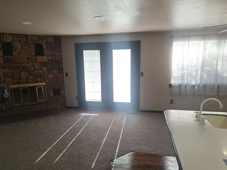 213 Sharon Ave E — Photo 28