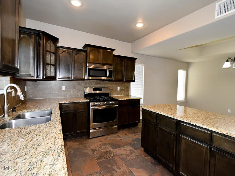 300 Saltford Pl — Photo 14