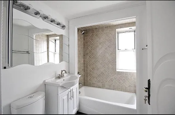 Rented by Urbanite Realty Inc | media 33