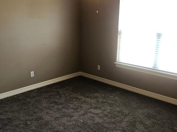 5th image of 486 Founders Park Dr W