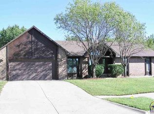 3324 SW Skyline Dr W, Topeka, KS 66614