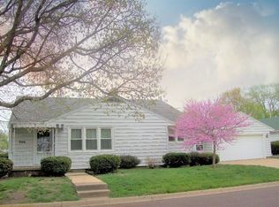 906 N 12th St, Pekin, IL 61554