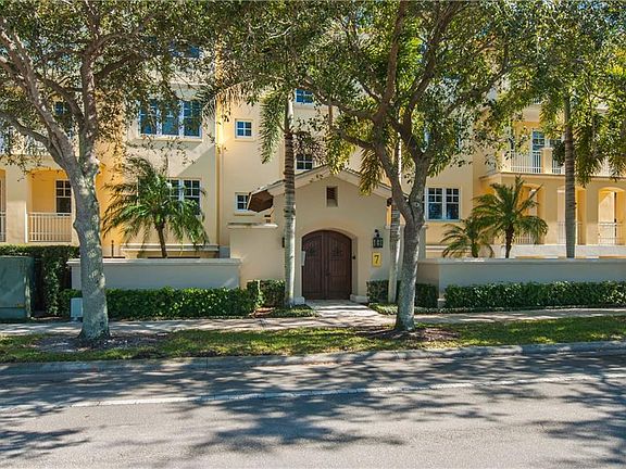 2nd image of 7 Royal Palm Pointe #1-E