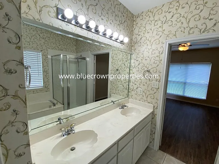 1829 Carver Dr — Photo 8