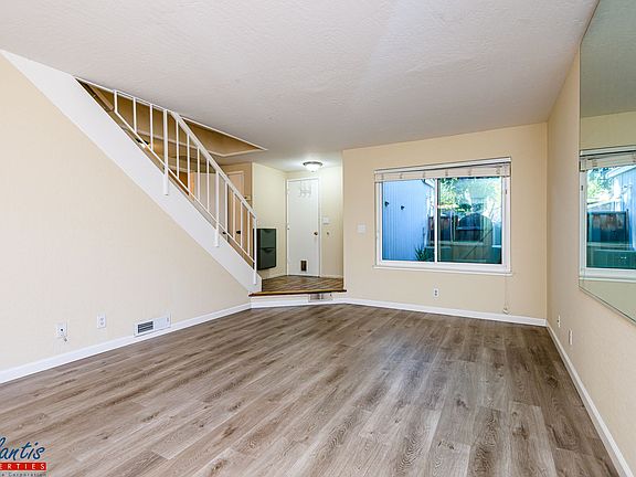 3rd image of 121 Pine Wood Ln