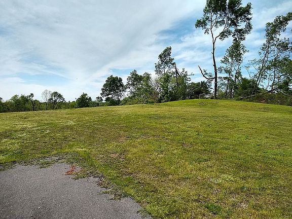 4th image of 519 Hunting Hills Dr