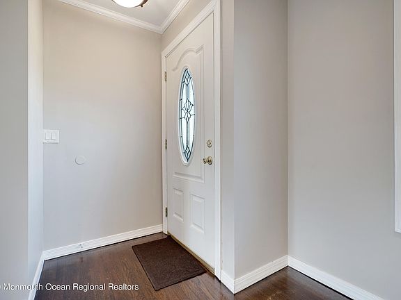 4th image of 22 Romana Ln