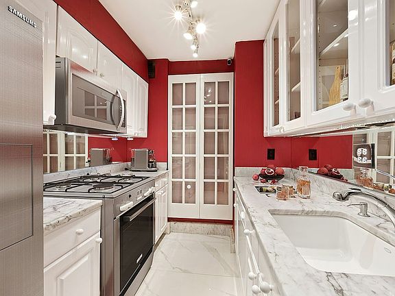 5th image of 166 E 61st St APT 4E
