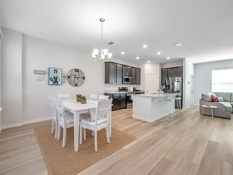 4966 Avalon Park Blvd — Photo 2