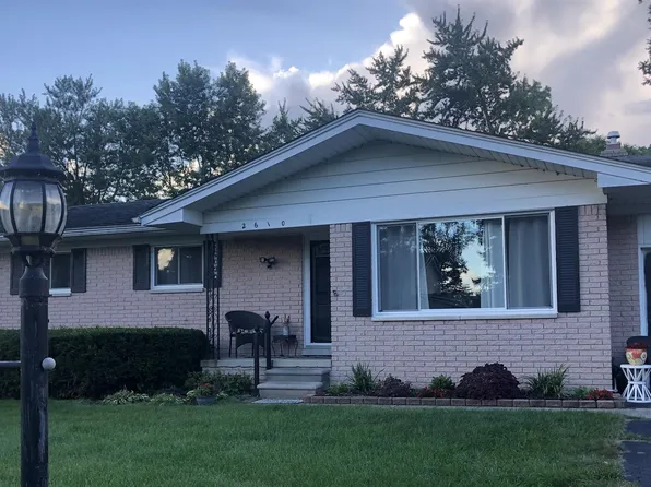 2610 Pine View Dr, West Bloomfield, MI 48324