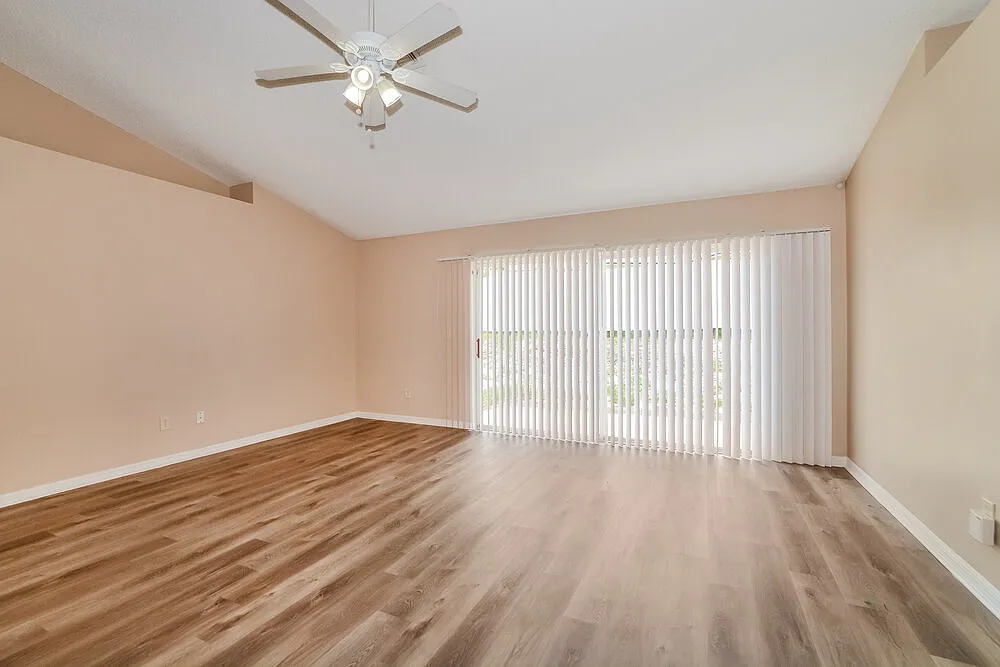 4 bed, 2.0 bath, 1648 sqft, $1,975 — Photo 4