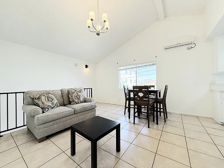 1343 W 36th St #4 — Photo 3