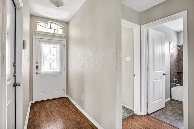 5215 Dauphin Dr — Photo 4