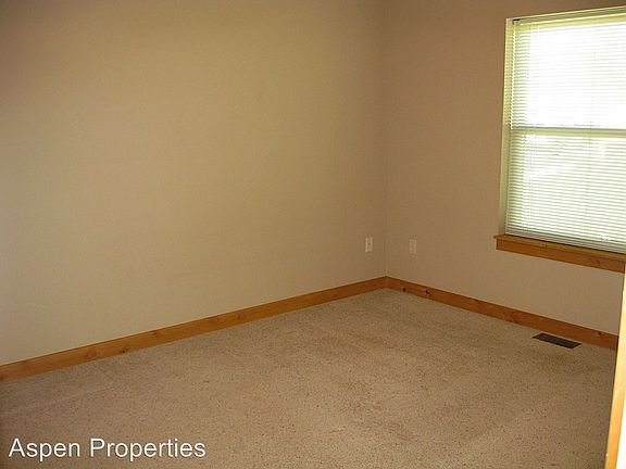 4th image of 88 Droulliard Ave