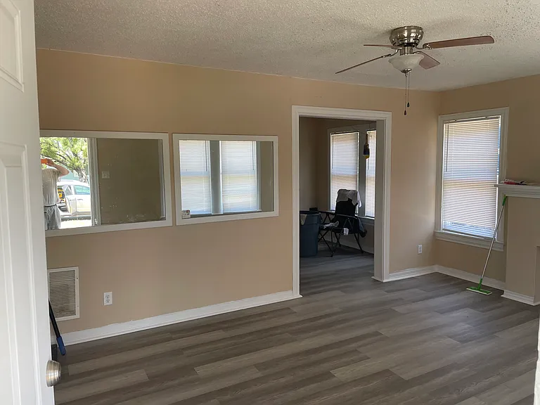882 Palm St — Photo 2