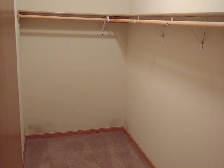 1590 Parkwood Dr — Photo 7