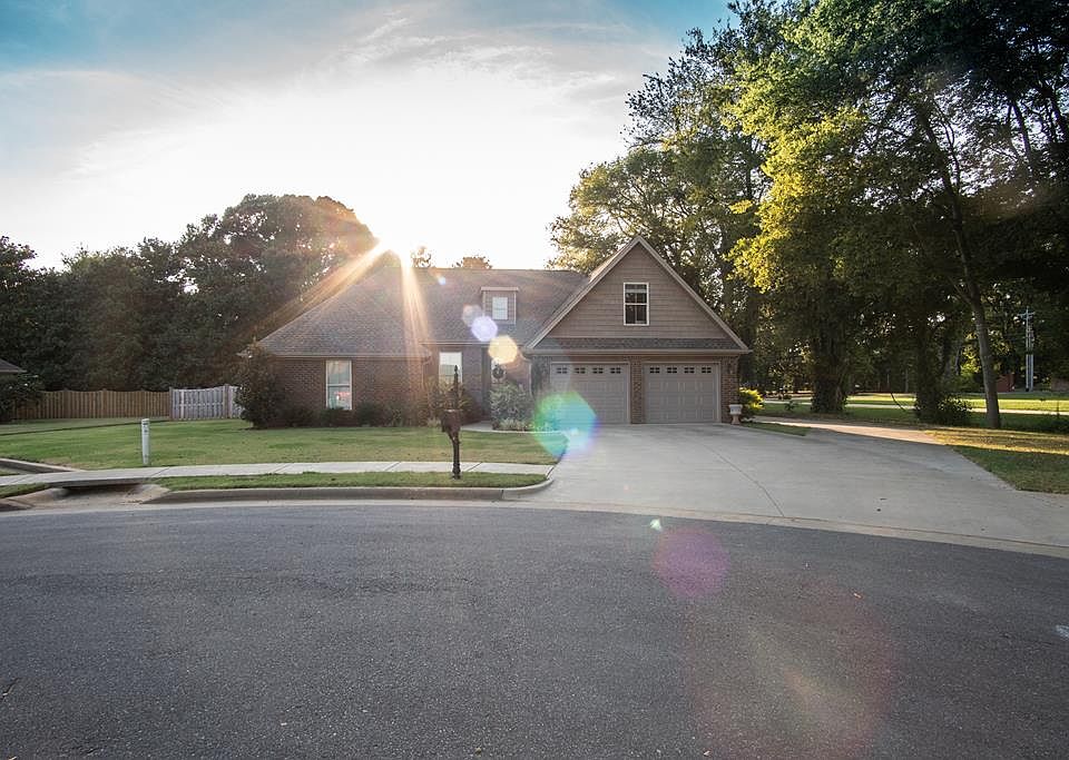 1st image of 124 Rhett Dr