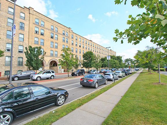 3rd image of 940 Monroe Ave NW Unit 406