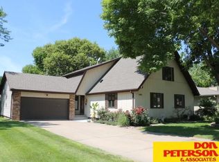 1437 Lynden Cir, Fremont, NE 68025