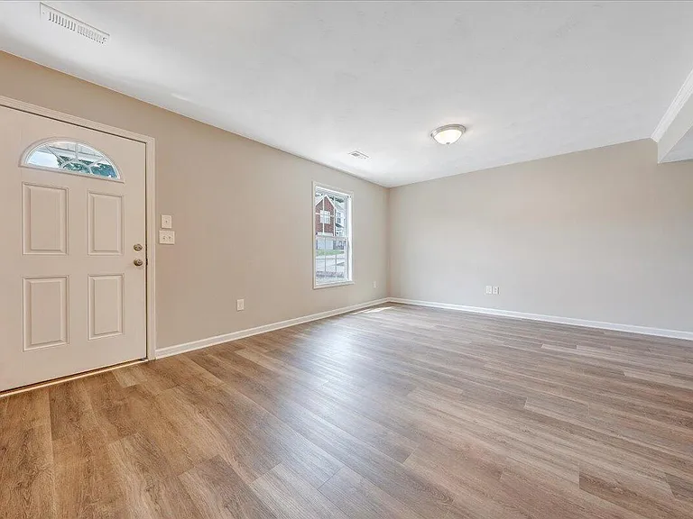 6852 Woodcreeper Dr — Photo 7