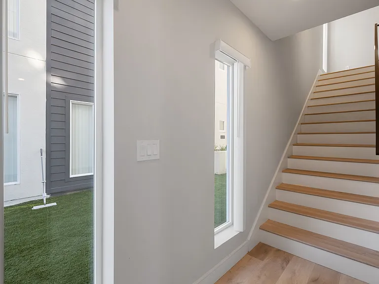 2727 S La Brea Ave — Photo 18