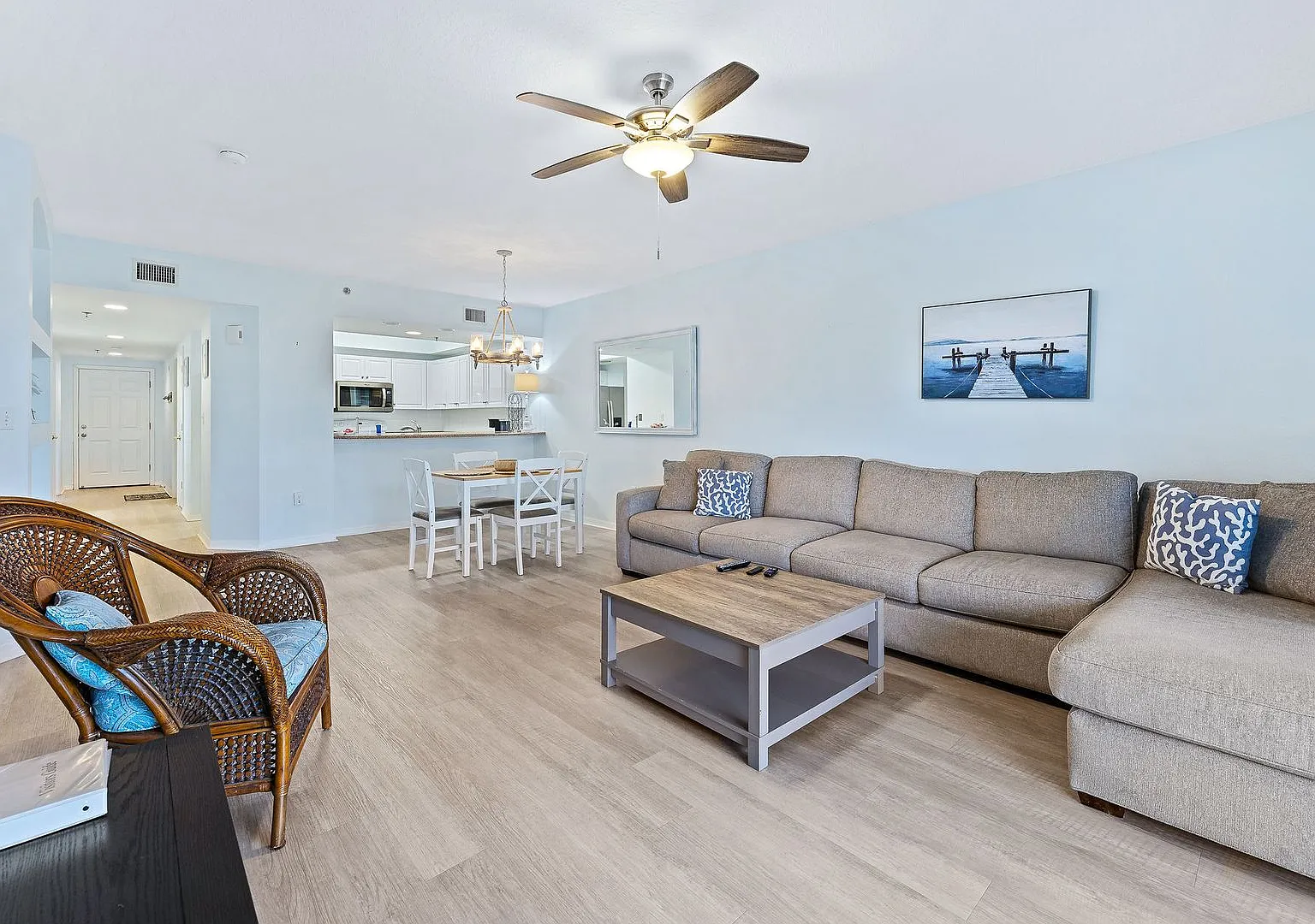 Beautiful 3 Bed 2 Bath Ocean Walk Condo — Photo 3