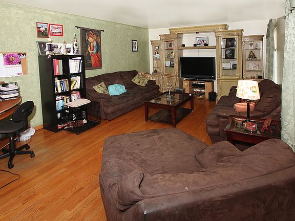5th image of 688 Lakewood Farms Dr