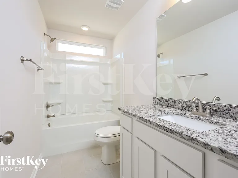 534 Hillpark Ln — Photo 13