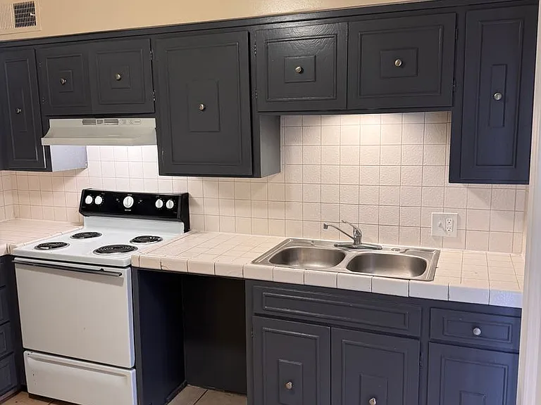 1115 W Simpson Ave — Photo 12