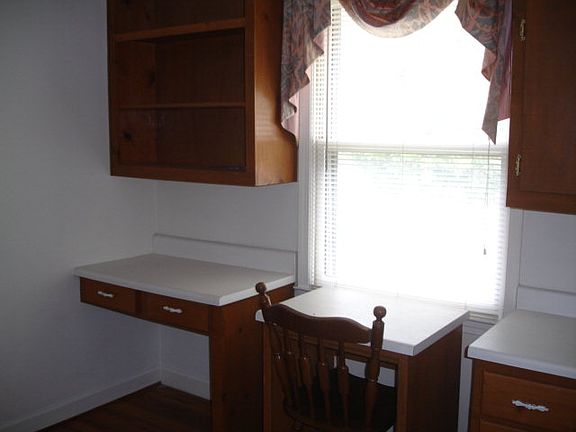 5th image of 138 Thompson Dr