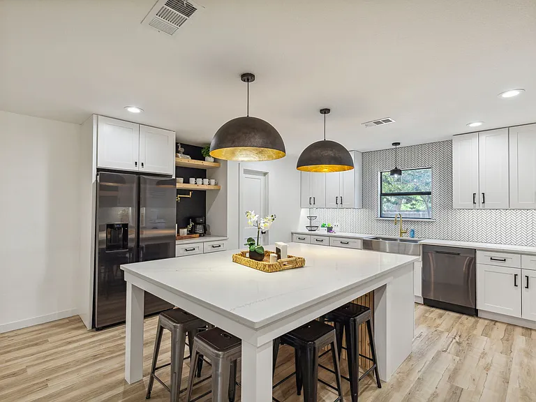 2015 Camelot Dr — Photo 5