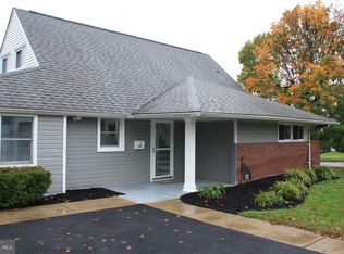 52 Highland Park Pl, Levittown, PA 19056