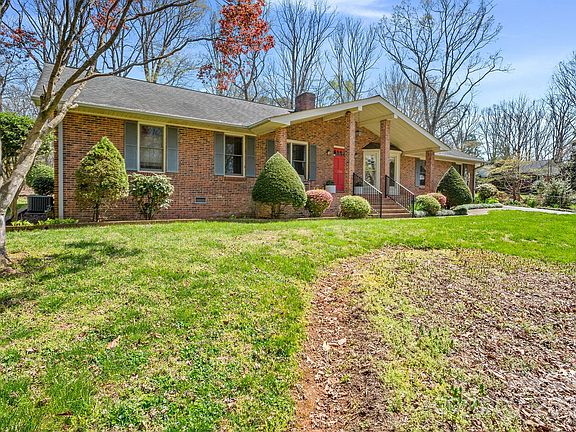2nd image of 136 Woodvale Cir