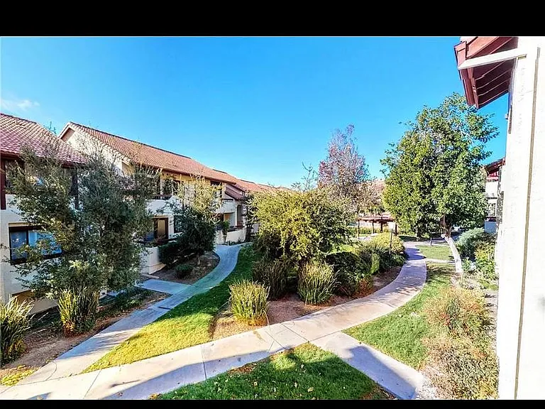 18008 Saratoga Way — Photo 17