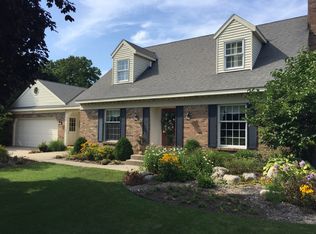 2858 E Chester Dr, Zeeland, MI 49464