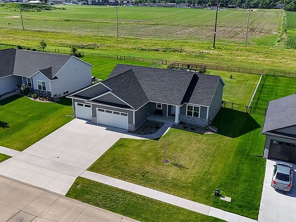 2nd image of 425 Dutch Dr
