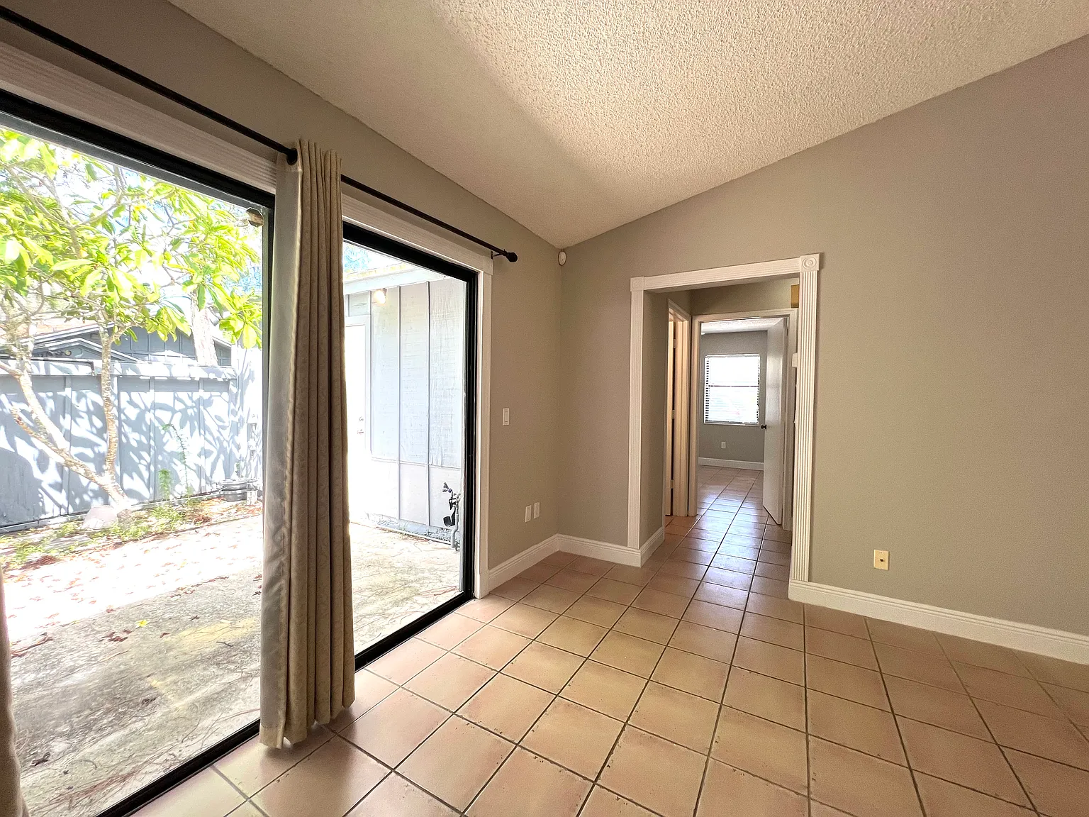 2 bed, 1100 sqft, $2,200 — Photo 4